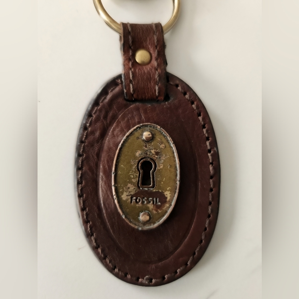 Fossil Vintage Dark Brown Leather Key Fob with Brass Key Charm - Picture 7 of 7